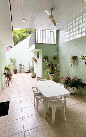 Casa à venda com 317m², 4 quartos e 4 vagas Casa à venda com 317m², 4 quartos e 4 vagasQuintal Gourmet