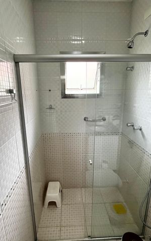 Casa à venda com 317m², 4 quartos e 4 vagas Casa à venda com 317m², 4 quartos e 4 vagasBanheiro da Suíte 2