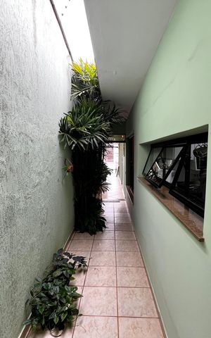Casa à venda com 317m², 4 quartos e 4 vagas Casa à venda com 317m², 4 quartos e 4 vagasCorredor