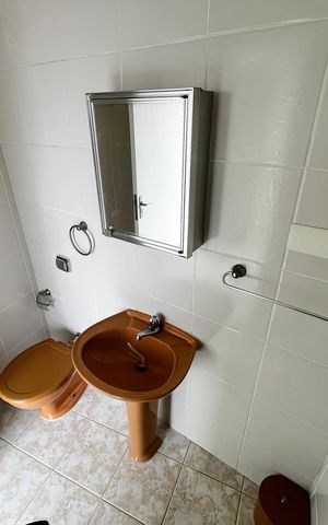 Casa à venda com 317m², 4 quartos e 4 vagas Casa à venda com 317m², 4 quartos e 4 vagasBanheiro de serviço
