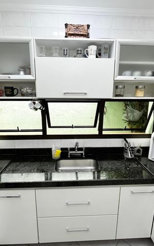 Casa à venda com 317m², 4 quartos e 4 vagas Casa à venda com 317m², 4 quartos e 4 vagasCozinha