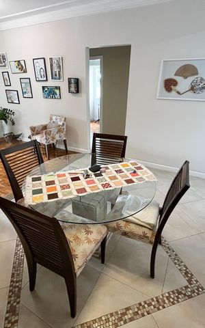 Casa à venda com 317m², 4 quartos e 4 vagas Casa à venda com 317m², 4 quartos e 4 vagasSala
