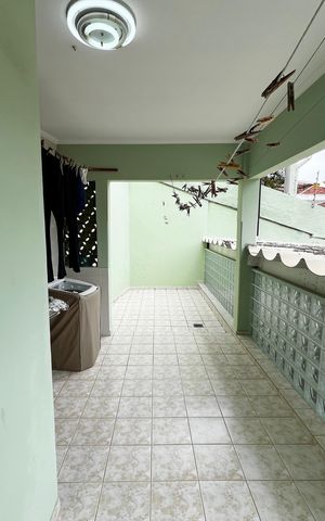 Casa à venda com 317m², 4 quartos e 4 vagas Casa à venda com 317m², 4 quartos e 4 vagasLavanderia