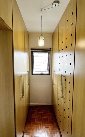 Casa à venda com 317m², 4 quartos e 4 vagas Casa à venda com 317m², 4 quartos e 4 vagasCloset da suíte 1