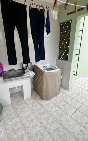 Casa à venda com 317m², 4 quartos e 4 vagas Casa à venda com 317m², 4 quartos e 4 vagasLavanderia
