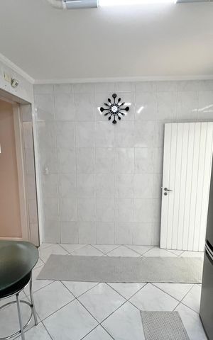 Casa à venda com 317m², 4 quartos e 4 vagas Casa à venda com 317m², 4 quartos e 4 vagasCozinha