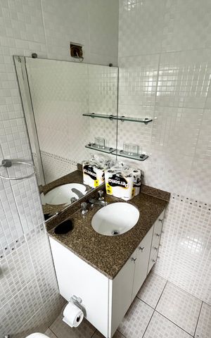 Casa à venda com 317m², 4 quartos e 4 vagas Casa à venda com 317m², 4 quartos e 4 vagasBanheiro da Suíte 2