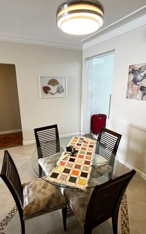 Casa à venda com 317m², 4 quartos e 4 vagas Casa à venda com 317m², 4 quartos e 4 vagasSala