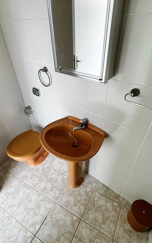 Casa à venda com 317m², 4 quartos e 4 vagas Casa à venda com 317m², 4 quartos e 4 vagasBanheiro de serviço