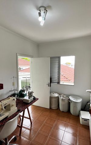 Casa à venda com 317m², 4 quartos e 4 vagas Casa à venda com 317m², 4 quartos e 4 vagasQuarto de Serviço