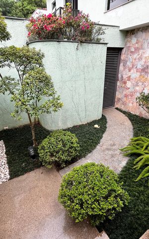 Casa à venda com 317m², 4 quartos e 4 vagas Casa à venda com 317m², 4 quartos e 4 vagasEntrada