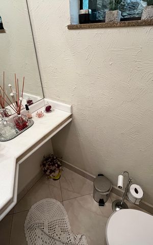 Casa à venda com 317m², 4 quartos e 4 vagas Casa à venda com 317m², 4 quartos e 4 vagasLavabo