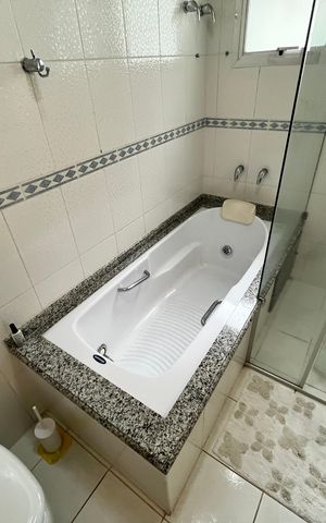 Casa à venda com 317m², 4 quartos e 4 vagas Casa à venda com 317m², 4 quartos e 4 vagasBanheiro da Suíte 1
