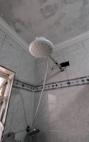 Casa à venda com 200m², 4 quartos e 2 vagasBanheiro 1