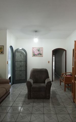 Casa à venda com 196m², 3 quartos e 2 vagasSala