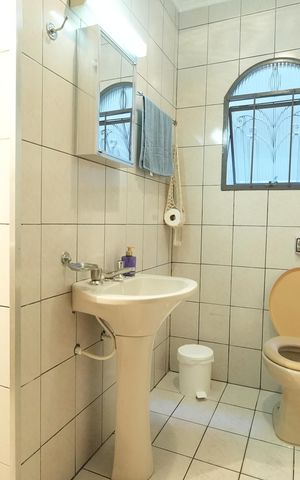 Casa à venda com 196m², 3 quartos e 2 vagasBanheiro Social