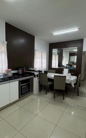Casa à venda com 307m², 2 quartos e sem vaga Casa à venda com 307m², 2 quartos e sem vagaCozinha
