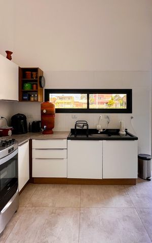 Casa de condomínio para alugar com 186m², 4 quartos e 2 vagasCozinha