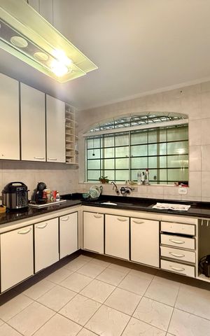 Casa para alugar com 161m², 2 quartos e 2 vagas Casa para alugar com 161m², 2 quartos e 2 vagasCozinha