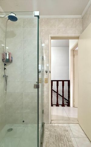 Casa para alugar com 161m², 2 quartos e 2 vagas Casa para alugar com 161m², 2 quartos e 2 vagasBanheiro