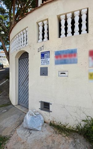 Casa para alugar com 161m², 2 quartos e 2 vagas Casa para alugar com 161m², 2 quartos e 2 vagasFachada