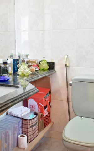 Apartamento à venda com 230m², 3 quartos e 4 vagas Apartamento à venda com 230m², 3 quartos e 4 vagasBanheiro da Suíte 2