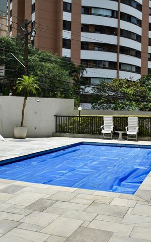 Apartamento à venda com 230m², 3 quartos e 4 vagas Apartamento à venda com 230m², 3 quartos e 4 vagasÁrea comum - Piscina