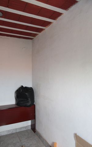 Casa à venda com 660m², 8 quartos e 3 vagasQuartos (Casa dos Fundos)