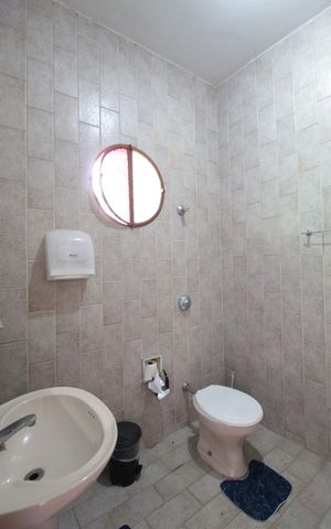 Casa à venda com 660m², 8 quartos e 3 vagasBanheiro (Casa dos Fundos)