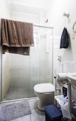 Casa à venda com 220m², 4 quartos e 3 vagas Casa à venda com 220m², 4 quartos e 3 vagasBanheiro