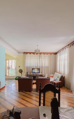 Casa à venda com 400m², 4 quartos e 4 vagas Casa à venda com 400m², 4 quartos e 4 vagasSala 1