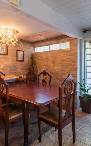 Casa à venda com 120m², 3 quartos e 2 vagasSala