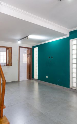 Casa à venda com 95m², 3 quartos e 1 vaga Casa à venda com 95m², 3 quartos e 1 vagaSala