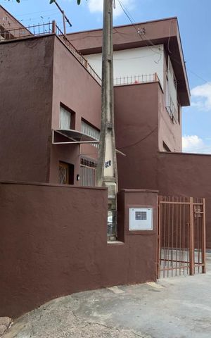 Casa à venda com 300m², 2 quartos e 2 vagas Casa à venda com 300m², 2 quartos e 2 vagasQuintal