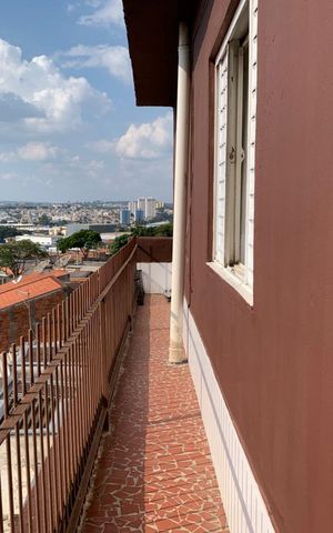 Casa à venda com 300m², 2 quartos e 2 vagas Casa à venda com 300m², 2 quartos e 2 vagasQuintal