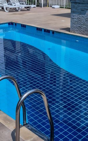 Apartamento à venda com 56m², 3 quartos e 1 vagaÁrea comum piscina 