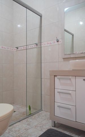 Casa para alugar com 163m², 5 quartos e 4 vagasBanheiro