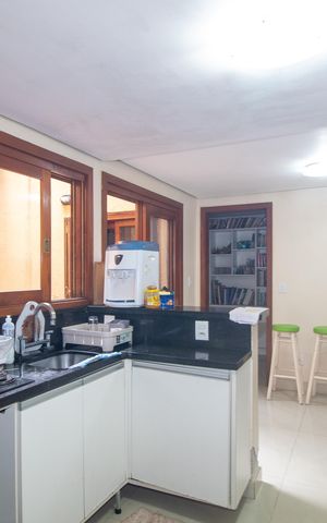 Casa à venda com 176m², 4 quartos e 2 vagas Casa à venda com 176m², 4 quartos e 2 vagasCozinha