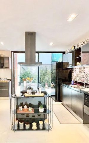 Casa à venda com 640m², 3 quartos e 4 vagas