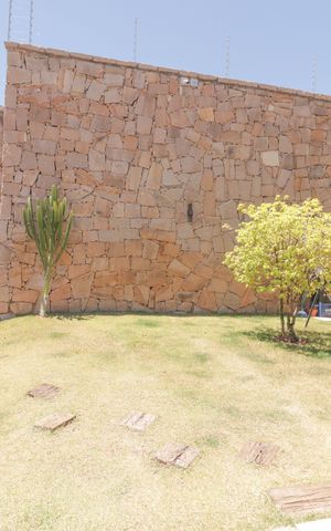 Casa à venda com 404m², 4 quartos e 2 vagas Casa à venda com 404m², 4 quartos e 2 vagasQuintal