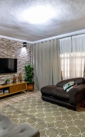 Casa à venda com 185m², 2 quartos e 1 vaga Casa à venda com 185m², 2 quartos e 1 vagaSala