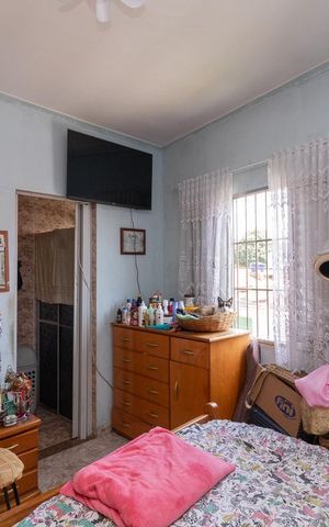 Casa à venda com 240m², 4 quartos e 2 vagasSuíte