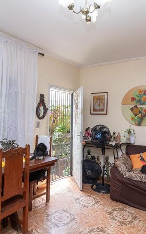 Casa à venda com 240m², 4 quartos e 2 vagasSala