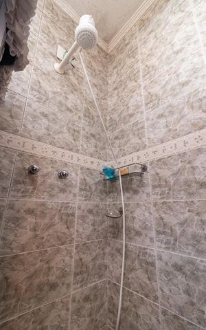 Casa à venda com 240m², 4 quartos e 2 vagasBanheiro