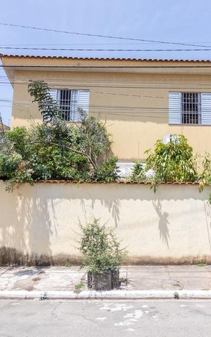 Casa à venda com 240m², 4 quartos e 2 vagasFachada