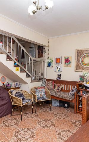 Casa à venda com 240m², 4 quartos e 2 vagasSala