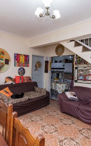 Casa à venda com 240m², 4 quartos e 2 vagasSala