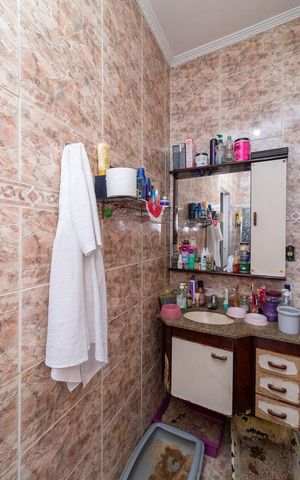 Casa à venda com 240m², 4 quartos e 2 vagasBanheiro da Suíte