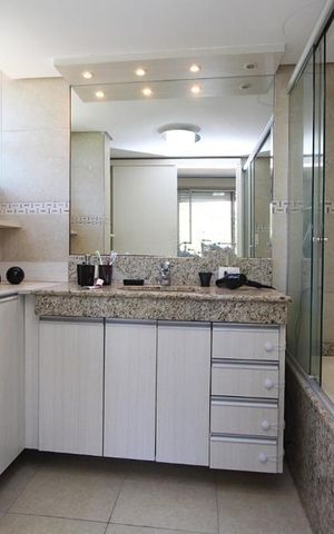 Apartamento para alugar com 192m², 4 quartos e 2 vagas Apartamento para alugar com 192m², 4 quartos e 2 vagasBanheiro 2
