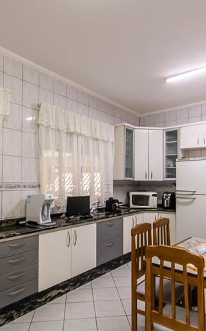 Casa à venda com 287m², 3 quartos e 3 vagas Casa à venda com 287m², 3 quartos e 3 vagasCozinha